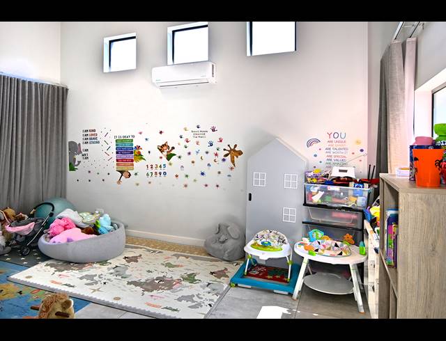 5 BEDROOM HOUSE FOR SALE IN WATERFALL COUNTRY VILLAGE